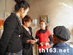 慰问贫困学生家庭