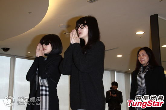 大小S素颜追悼杨登魁:他像父亲一样 感谢提携