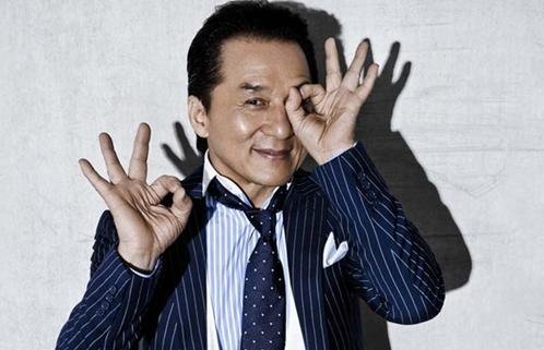 成龙自曝昔日奢华生活:一天买七只钻石手表