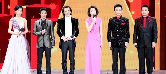 蛇年春晚主持阵容不变 网友吐槽:阳盛阴衰