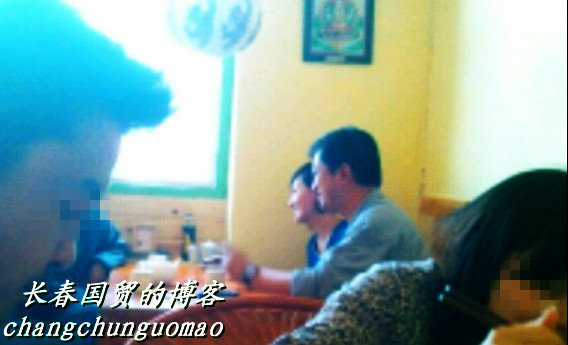 网曝柴静与老公私密合影照 一同购物用餐显恩爱