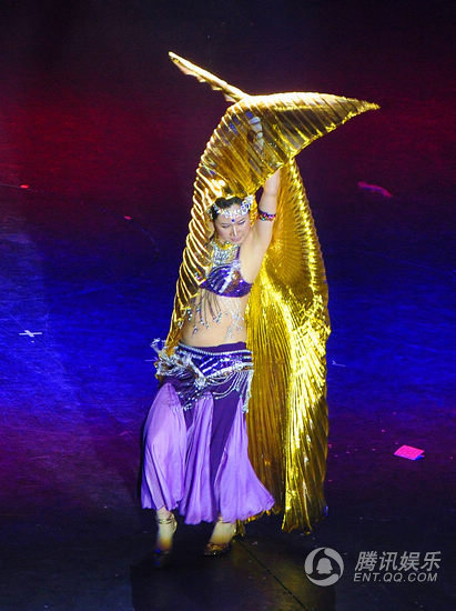 组图:芙蓉姐姐跳肚皮舞 水蛇腰反弹遭网友吐槽